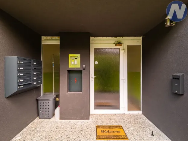 Pronájem komerční nemovitosti, Chroboly, 21 m2