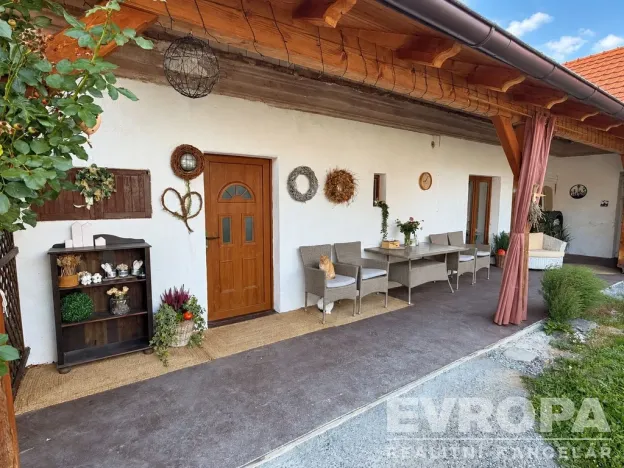 Prodej komerční nemovitosti, Borovy, 500 m2