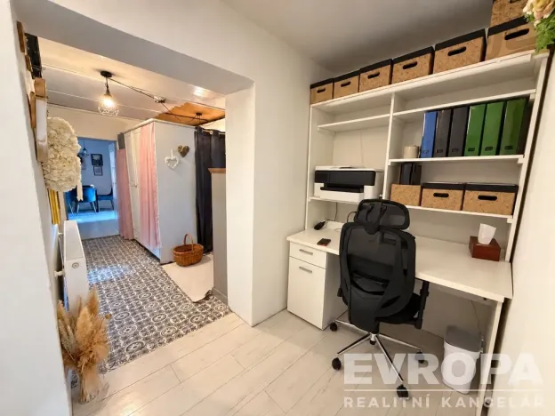 Prodej komerční nemovitosti, Borovy, 500 m2