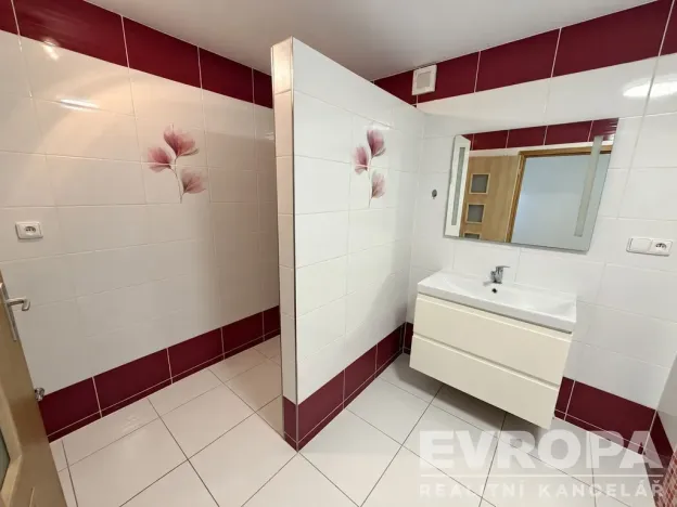 Prodej rodinného domu, Lnáře, 205 m2