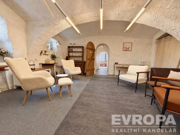 Prodej rodinného domu, Borovy, 500 m2