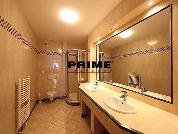 Pronájem kanceláře, Praha, Na cípu, 440 m2