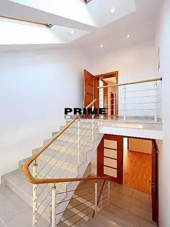 Pronájem kanceláře, Praha, Na cípu, 440 m2