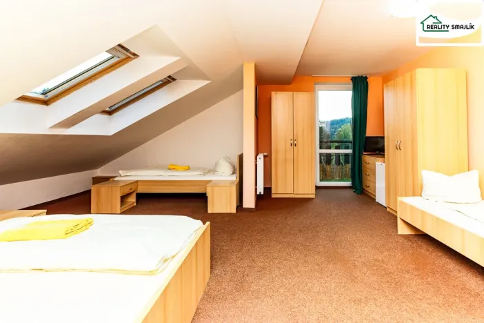 Prodej ubytování, Smolné Pece, 1015 m2
