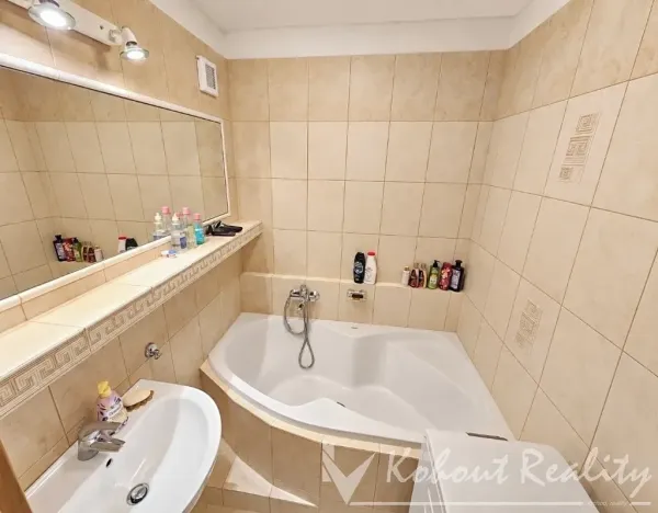 Prodej bytu 3+1, Praha - Horní Měcholupy, Parmská, 78 m2