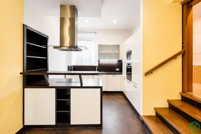 Pronájem vícegeneračního domu, Praha - Písnice, Putimská, 1500 m2