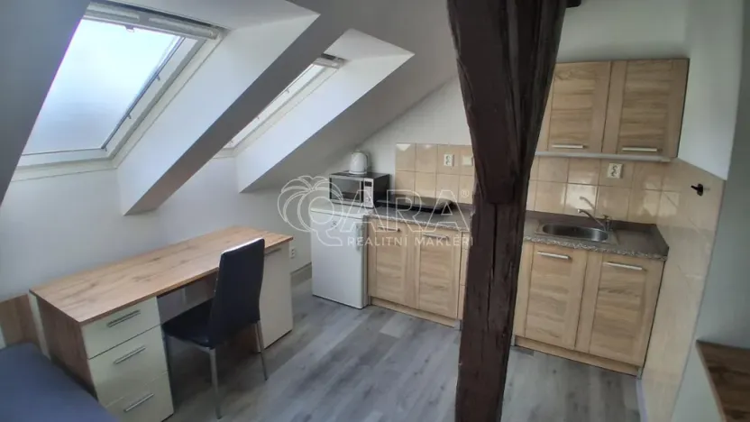 Pronájem bytu 1+kk, Praha - Smíchov, Lidická, 24 m2