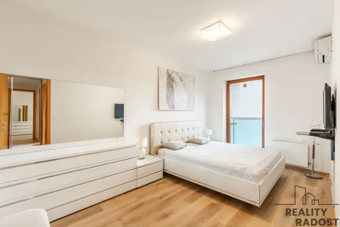 Pronájem bytu 3+kk, Praha - Vršovice, Vršovická, 90 m2