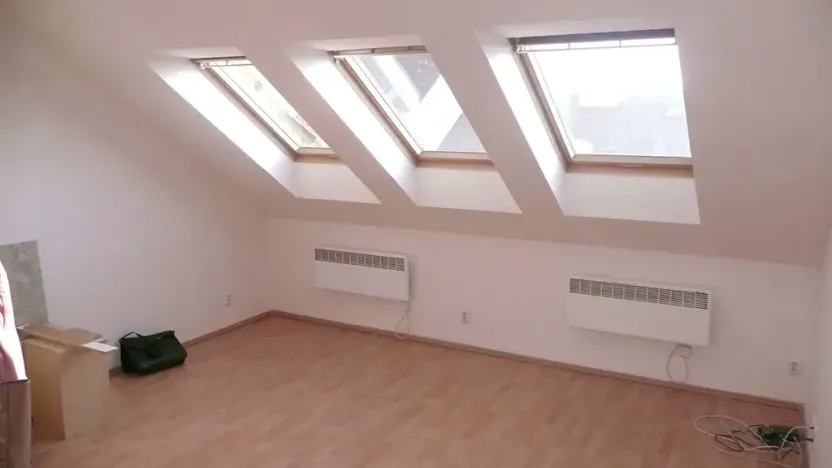 Pronájem bytu 1+kk, Praha - Vršovice, Tolstého, 31 m2