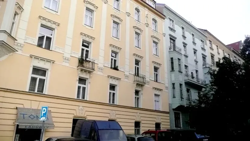 Pronájem bytu 1+kk, Praha - Vršovice, Tolstého, 31 m2
