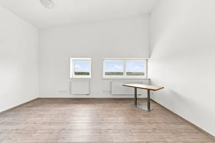 Pronájem ubytování, Praha - Uhříněves, Bečovská, 1382 m2