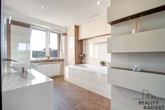 Prodej bytu 2+kk, Ostrava, Vrázova, 79 m2