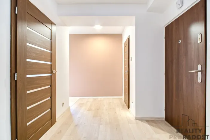 Prodej bytu 2+kk, Ostrava, Vrázova, 79 m2