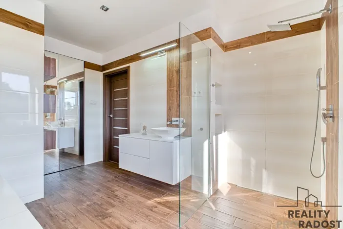 Prodej bytu 2+kk, Ostrava, Vrázova, 79 m2