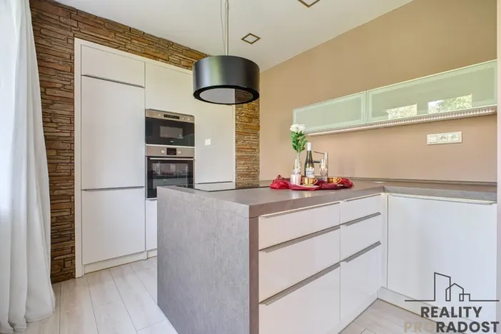 Prodej bytu 2+kk, Ostrava, Vrázova, 79 m2