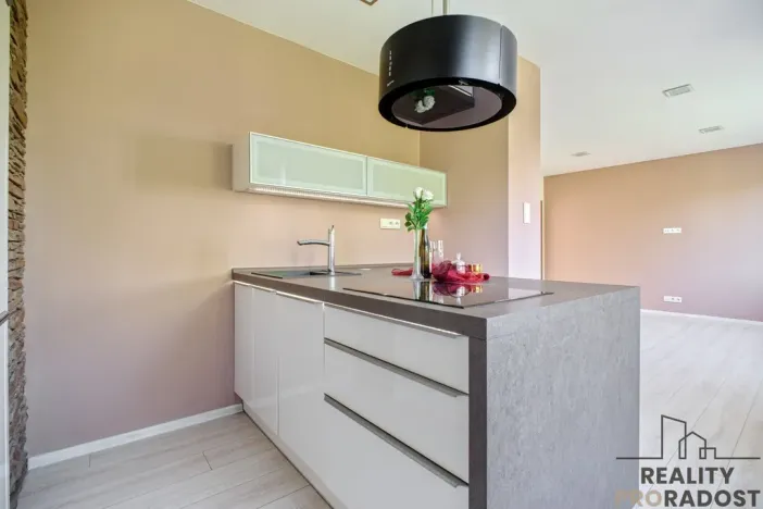 Prodej bytu 2+kk, Ostrava, Vrázova, 79 m2