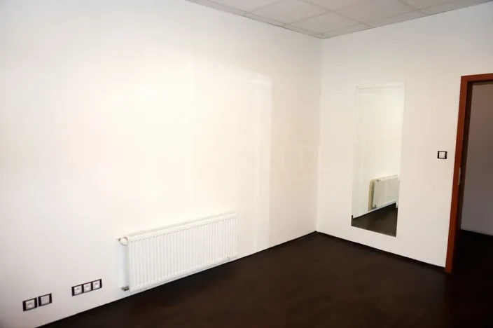 Pronájem obchodního prostoru, Karlovy Vary, Krymská, 10 m2