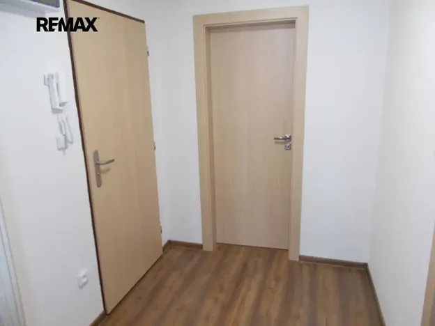 Pronájem bytu 1+kk, Rousínov, 31 m2