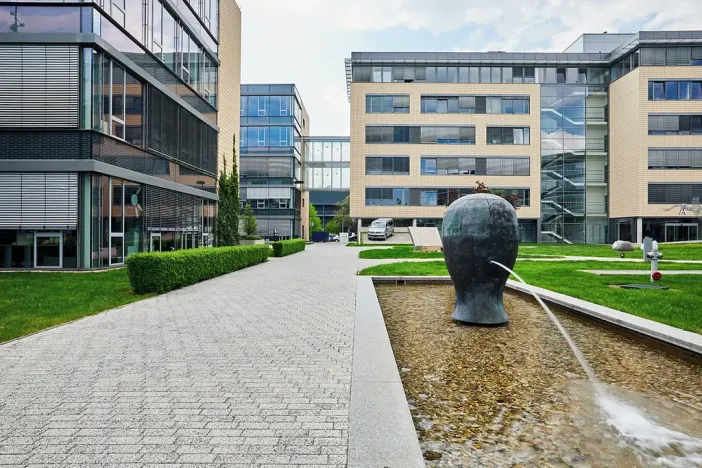 Pronájem kanceláře, Praha - Jinonice, Radlická, 2500 m2