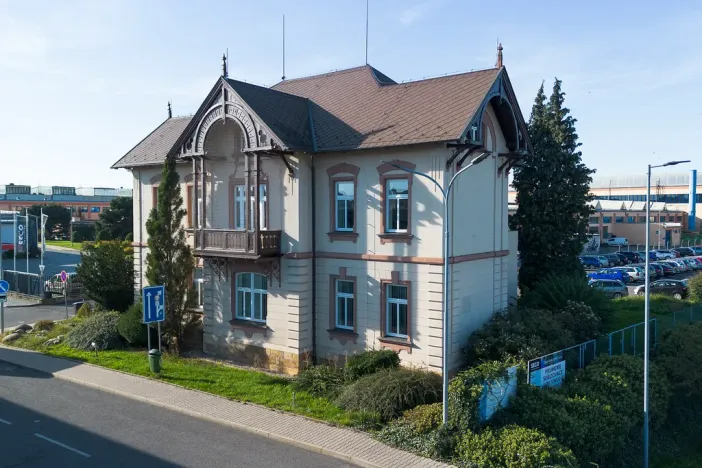 Pronájem kanceláře, Jičín, 17. listopadu, 688 m2