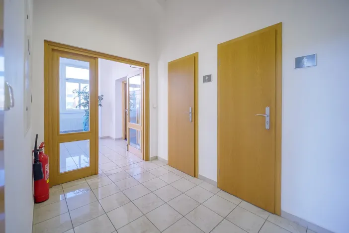 Pronájem kanceláře, Jičín, 17. listopadu, 688 m2