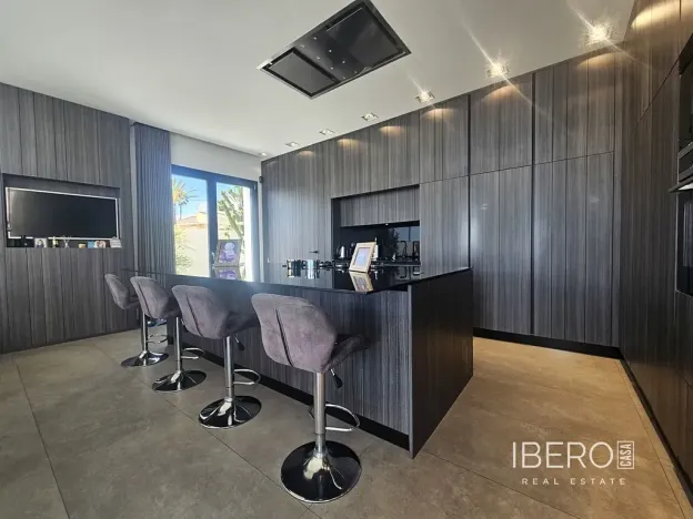 Prodej rodinného domu, Algeciras, Španělsko, Calle del Cabo Roig, 479 m2