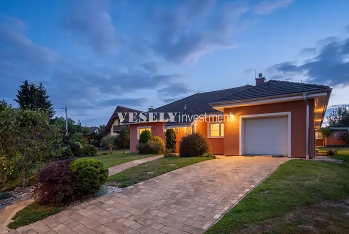 Prodej rodinného domu, 200 m², Křtěnov