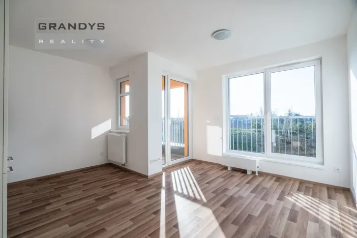 Pronájem bytu 1+kk, Praha - Uhříněves, Oty Bubeníčka, 29 m2
