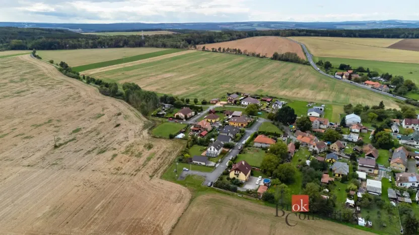 Prodej pozemku pro bydlení, Výrov - Hadačka, 1036 m2