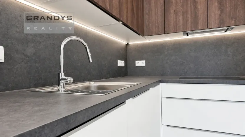 Pronájem bytu 2+kk, Praha, Mecháčková, 61 m2