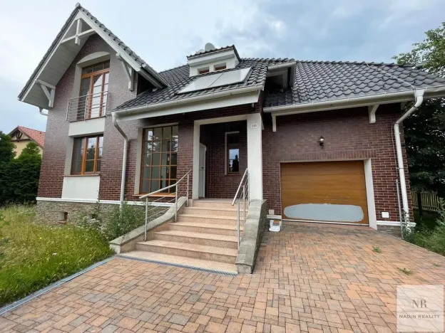 Pronájem rodinného domu, 372 m², Kolová