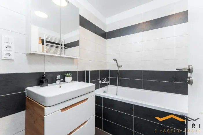 Pronájem bytu 2+kk, Praha - Hloubětín, Za černým mostem, 48 m2