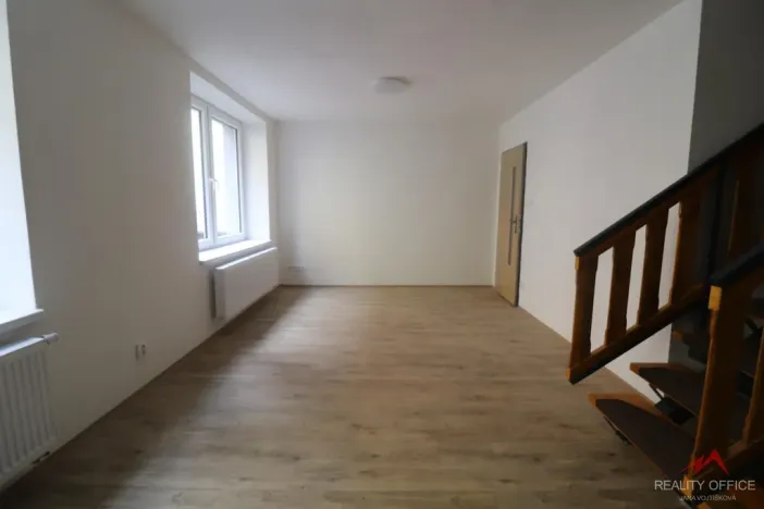 Pronájem bytu 2+1, Děčín - Děčín IV-Podmokly, Mírové nám., 79 m2