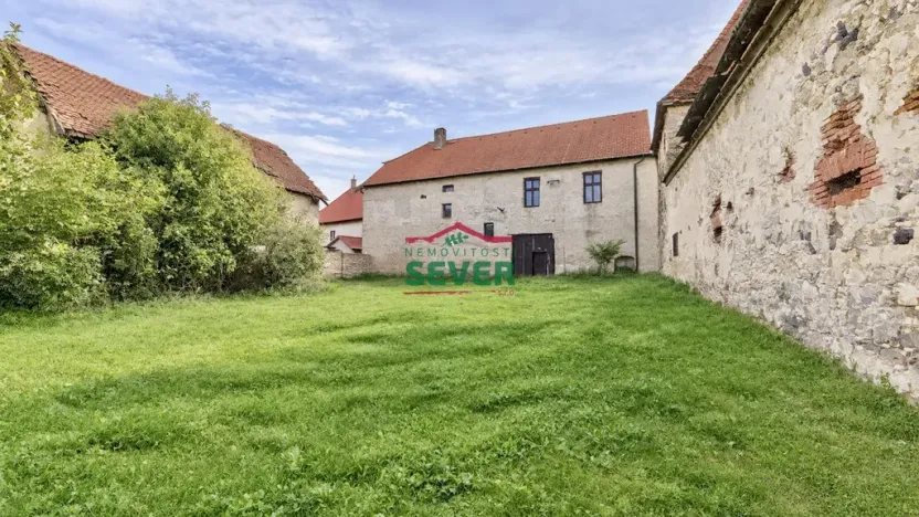 Prodej rodinného domu, Kozly, 712 m2
