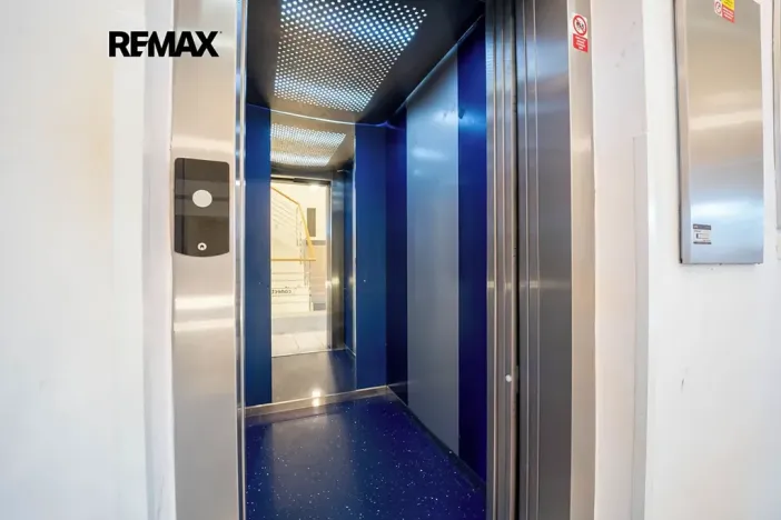 Pronájem obchodního prostoru, Kolín, Sladkovského, 540 m2