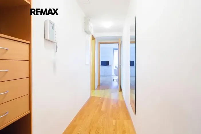 Pronájem bytu 1+kk, Praha - Žižkov, Ke kapslovně, 38 m2