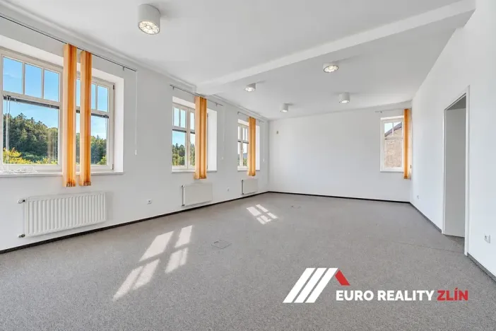 Pronájem kanceláře, Zlín, Vršava I, 477 m2