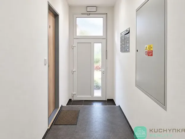 Pronájem bytu 1+kk, Hrob, Rybniční, 47 m2