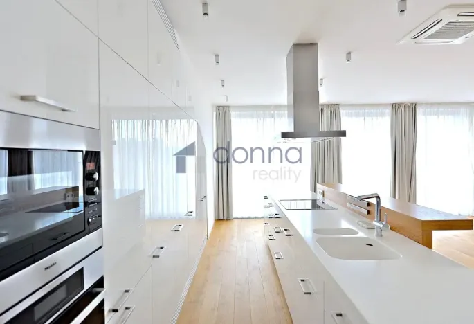 Pronájem bytu 4+kk, Praha, Laubova, 203 m2