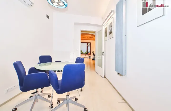 Pronájem kanceláře, Praha - Nové Město, V jirchářích, 284 m2