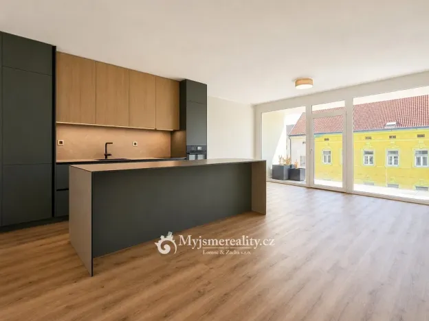 Prodej bytu 3+kk, Znojmo, Jarošova, 76 m2