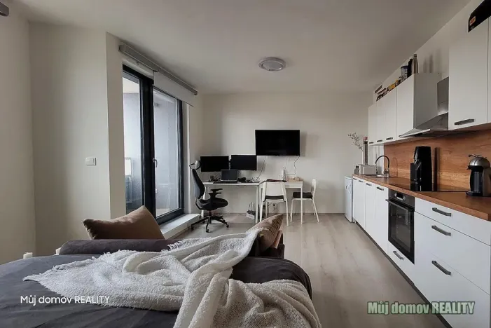 Pronájem bytu 1+kk, Praha - Modřany, Komořanská, 36 m2