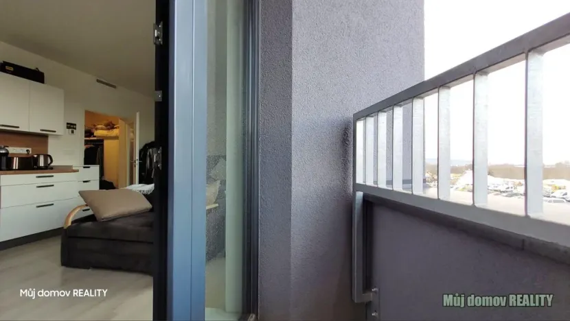 Pronájem bytu 1+kk, Praha - Modřany, Komořanská, 36 m2