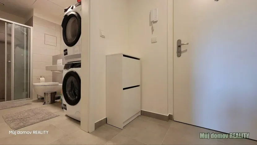 Pronájem bytu 1+kk, Praha - Modřany, Komořanská, 36 m2