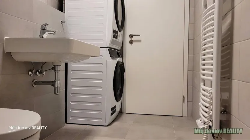 Pronájem bytu 1+kk, Praha - Modřany, Komořanská, 36 m2