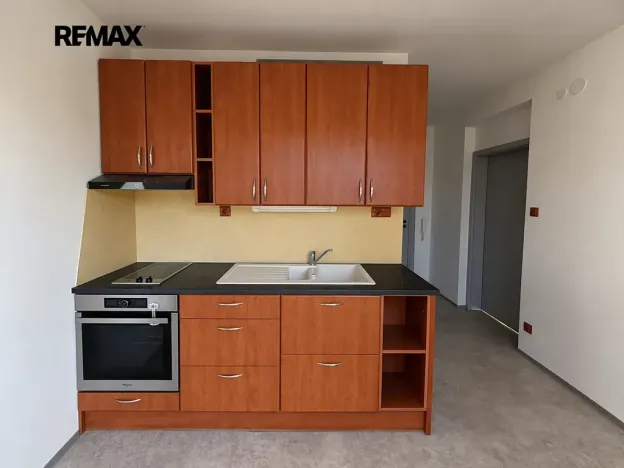 Pronájem bytu 1+1, Slavkov u Brna, sídliště Nádražní, 34 m2