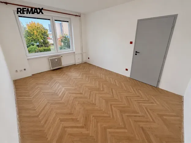 Pronájem bytu 1+1, Slavkov u Brna, sídliště Nádražní, 34 m2