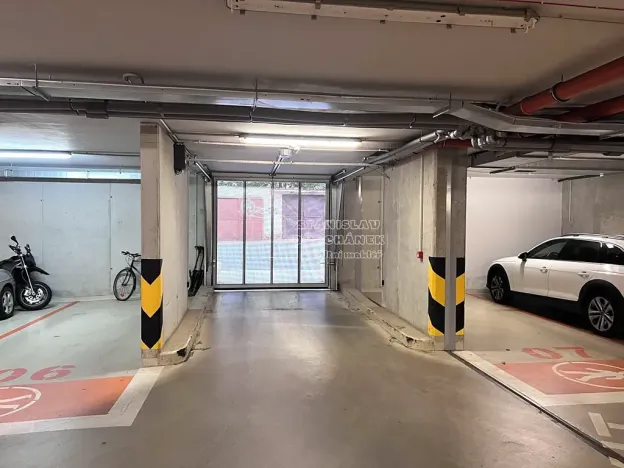 Pronájem garážového stání, Praha - Bubeneč, Jednořadá, 15 m2