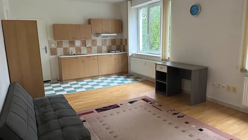 Pronájem bytu 1+kk, Průhonice, U Křížku, 35 m2
