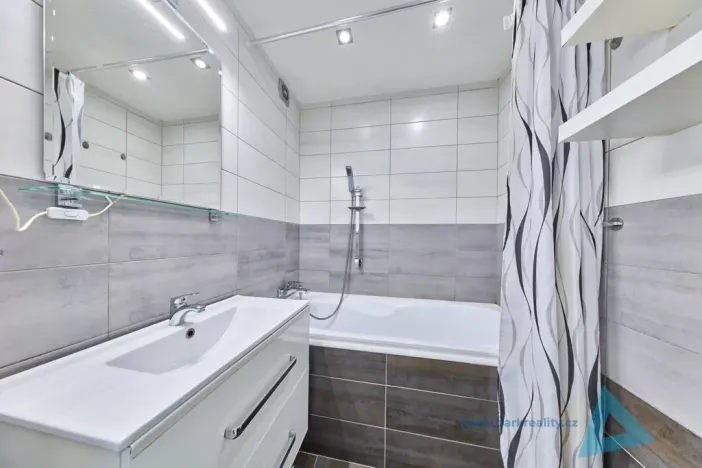Prodej bytu 4+1, Nová Paka, K Hájku, 77 m2